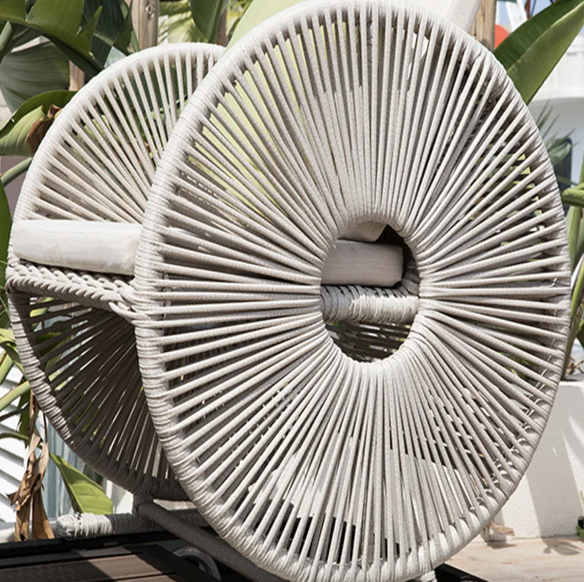 Luxury Outdoor Handwoven Rattan Rocking Sofa Chair