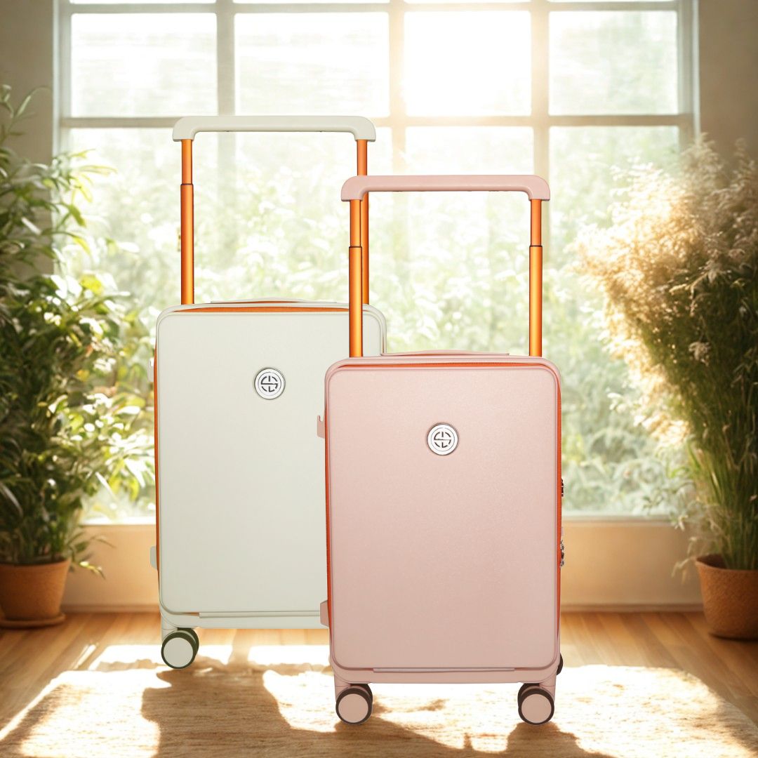 AuraCase Executive Suitcase with Waterproof Cover